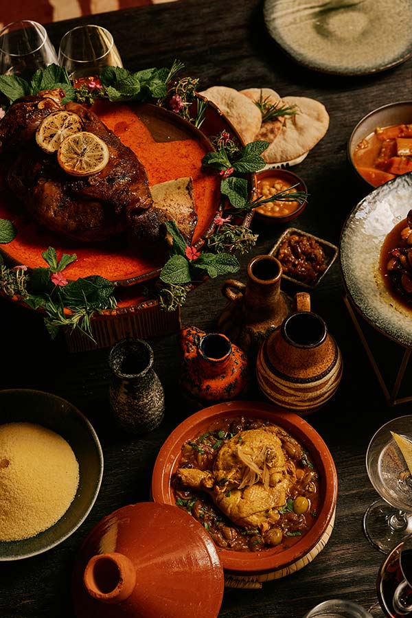 tajine de poulet, citrons confits et olives - couscous méchoui épaule d’agneau à partager